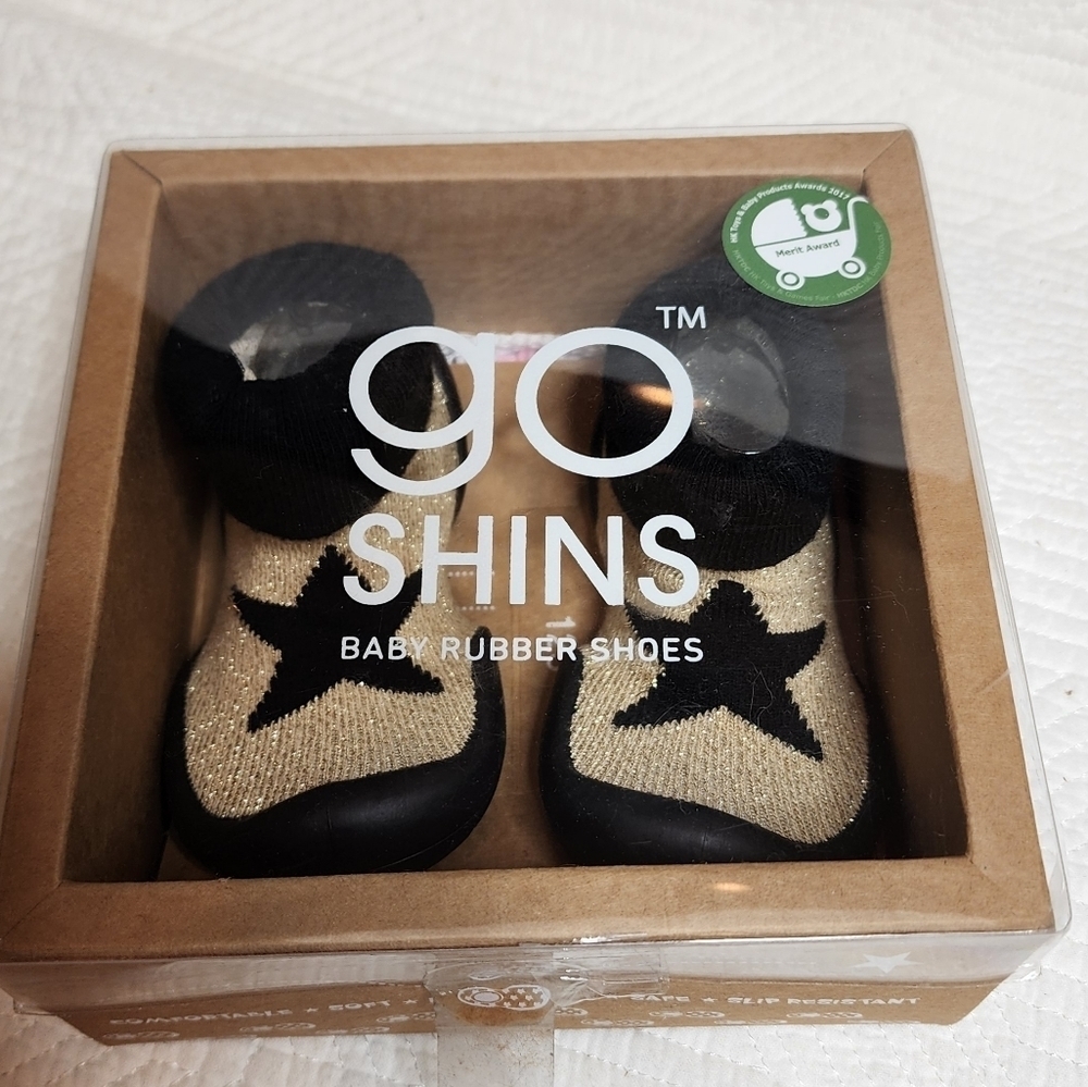 NIB Go-Shins Golden Star Baby Rubber Shoes. Size 6.5.‎